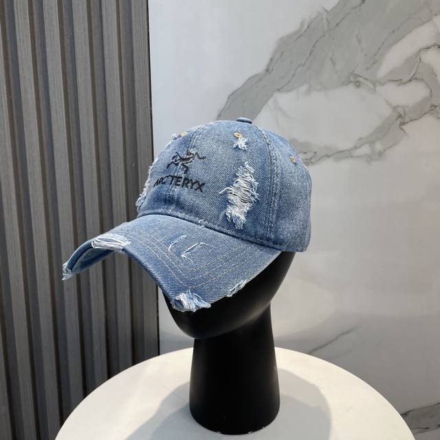 配防尘袋 始祖鸟 新款做旧破洞棒球帽 新款出货 大牌款超好搭配 赶紧入手