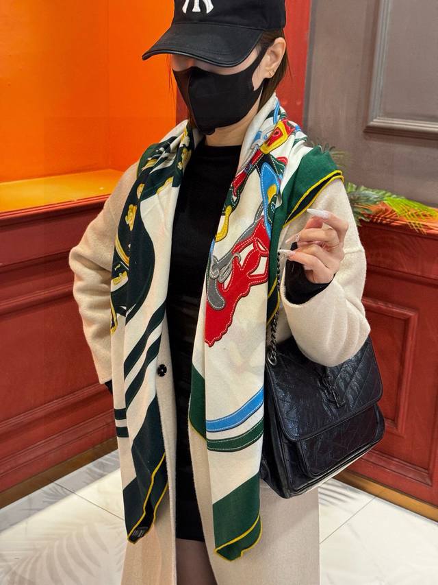 羊绒新款买了都说好看推荐 华丽的缰辔双面同色140 羊绒方巾 顶级工艺超值爱马仕专柜爆款立体呈现图案纹路实物档次极高特殊工艺高端研发惊艳问世特殊尖端工艺处理受到