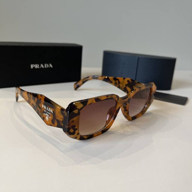 prada 太阳镜 普拉达销量冠军款 Spr17Wf 今年最火爆的款式