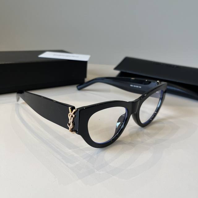 ysl 圣罗兰23新款来喽Slm94 金黑 侧面的Logo Ysl金属标很有质感 遮脸效果很棒 许多明星网红同款杨蓉新剧 二十九 中就有佩戴 一整个霸道女总裁的