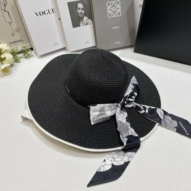 特价 配防尘袋 Chanel香奈儿 2025新款拼色边丝带款大沿礼帽盆帽草帽，出街必备超好搭配，有调节绳