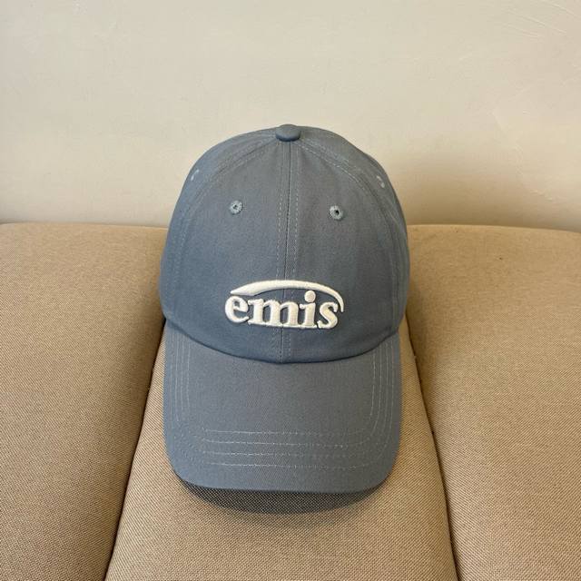 韩国潮牌Emis 新款棒球帽，Emis的帽子真的有种魔力 就是每一个都好看，完全不挑脸型的 每个都想买 很显白 男女通用，头围57Cm