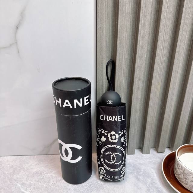 Chanel 香奈儿 新款 五折 折叠晴雨伞 时尚原单代工品质 细节精致 看得见的品质 打破一成不变 色泽纯正艳丽！