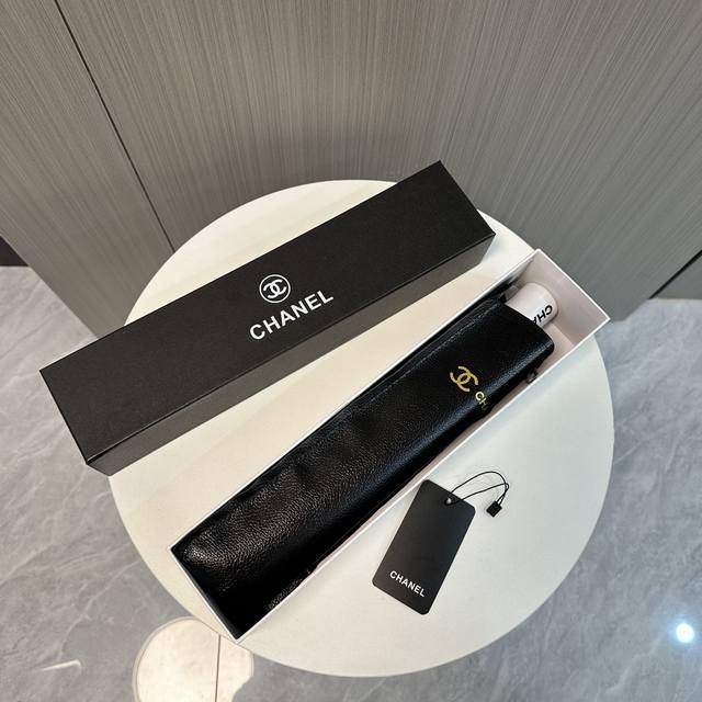 Chanel 香奈儿 夏季新款 全自动折叠晴雨伞 黑色涂层防晒有效阻隔紫外线99%，Upf 50 所以能起到伞下体感降温的效果！ 有效隔热，高效防晒 一把搞定，