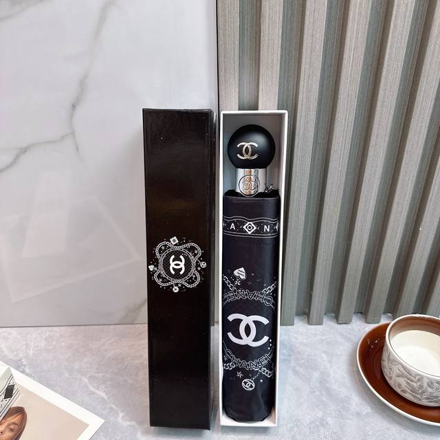 Chanel 香奈儿 夏季新款 全自动折叠晴雨伞 黑色涂层防晒有效阻隔紫外线99%，Upf 50 所以能起到伞下体感降温的效果！ 有效隔热，高效防晒 一把搞定，
