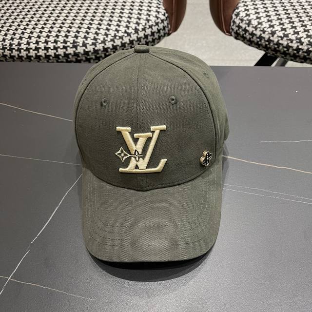 Lv路易威登新款棒球帽风街头风十足 更符合现在时尚小哥哥小姐姐的Style，
