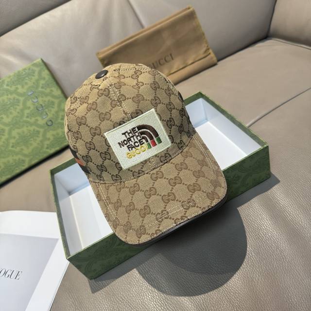 配盒子布袋，Gucci 古奇 新款原单棒球帽， 北面刺绣！专柜1:1，进口帆布+头层牛皮，代购热门，男女可用百搭款，质量超赞！基础头围56，贴片可调节。