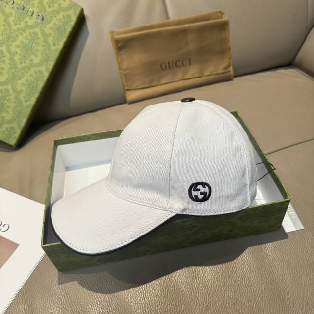 火爆新款回货！ 配盒子布袋，Gucci 古奇 最新款原单棒球帽，双G小刺绣，专柜1:1开模订制，专柜售价2060+，代购热卖款原版帆布面料+原厂订制弹力织带，纯