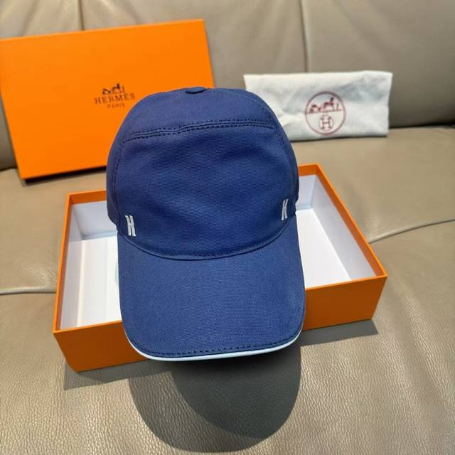配盒子布袋，HermèS 爱马仕 原单棒球帽，经典H，正品开模订制，原版透气帆布面料+头层牛皮，原厂精钢调节扣，做工细致，时尚帅气质量超赞！