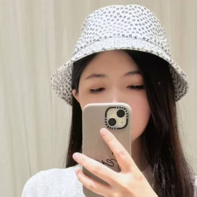香奈儿Chanel 新品高定满钻硬顶渔夫帽，小香Logo经典简约，时尚休闲设计 跑量新品