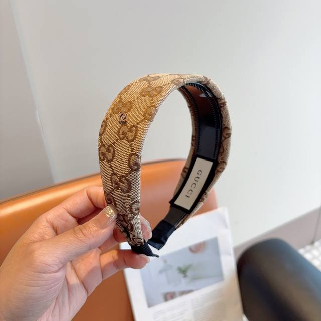 配包装 Gucci古奇 网红经典新款发箍，女神必备单品头箍，非常百搭，时尚潮流， 火爆 多色出货...