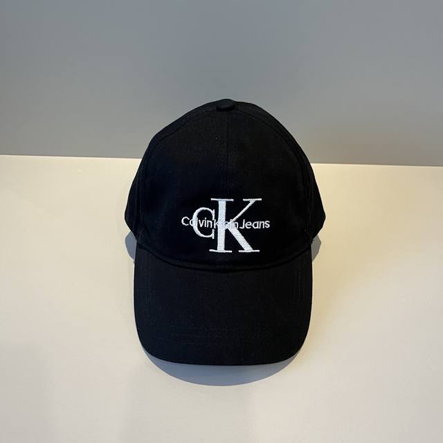 Calvin Klein，Cklogo棒球帽 请认准高端品质市场唯一对版，小红书推荐，时尚百搭，众多明星都喜欢的一款，非常爆，非常火，非常好看