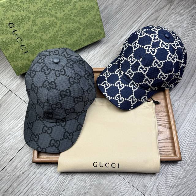 G家。 原版原色里布 1:1开模定制棒球帽 原版内里原版标！带原版编码！专柜最新款！原厂布料！细节堪称完美，原厂品质，独家实物拍摄，男女适用。配原版盒子，布袋，