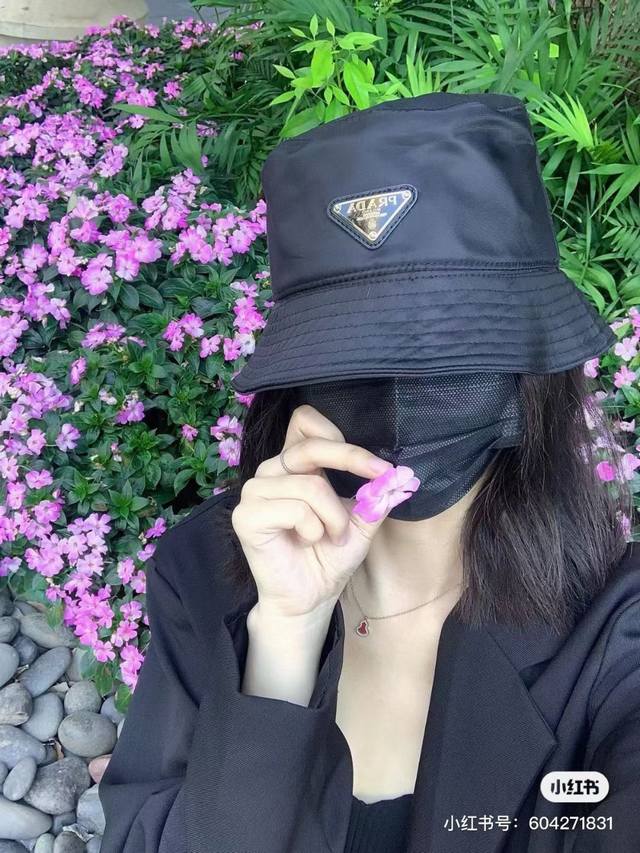 跑量 P家渔夫帽 再生尼龙材质，黑色很百搭，任何发型都不及一顶优秀帽子所带来的魅力加成，夏日来袭，出入必备！