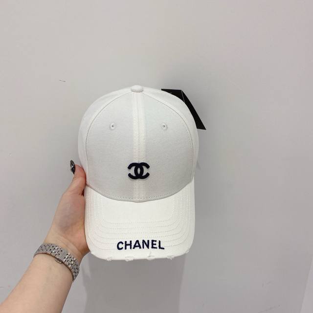 跑量 Chane* 心机小破边棒球帽 定制机织精密刺绣原版布 线条分明 简洁很显时尚 拼色Logo高档 演绎极简风特色 令格调随之提升