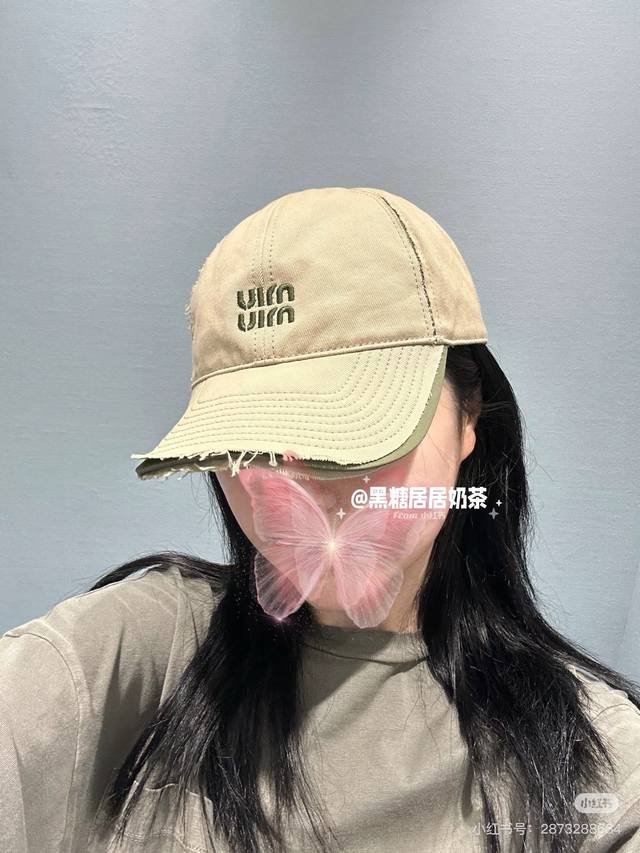 跑量 Mumu新款拼接帽子 细节满满 磨边双层更具质感. 两色可选哦 配搭造型绝对加分