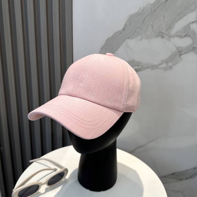 Lv路易威登官网同步高版本 新款牛仔棒球帽 火爆技术升级，洗水牛仔风街头风十足 更符合现在时尚小哥哥小姐姐的Style，机场街拍超飒！