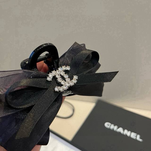 Chanel香奈儿新款发夹