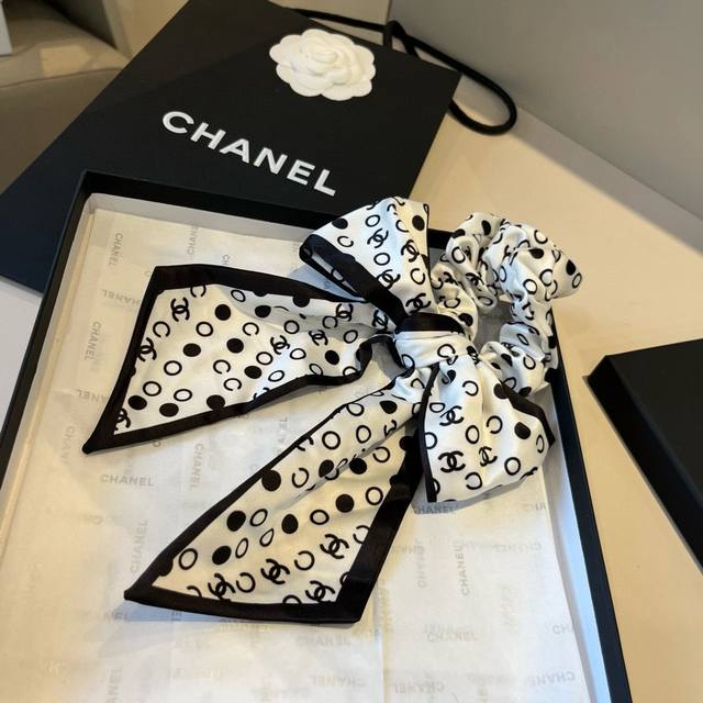 Chanel香奈儿蝴蝶结发圈
