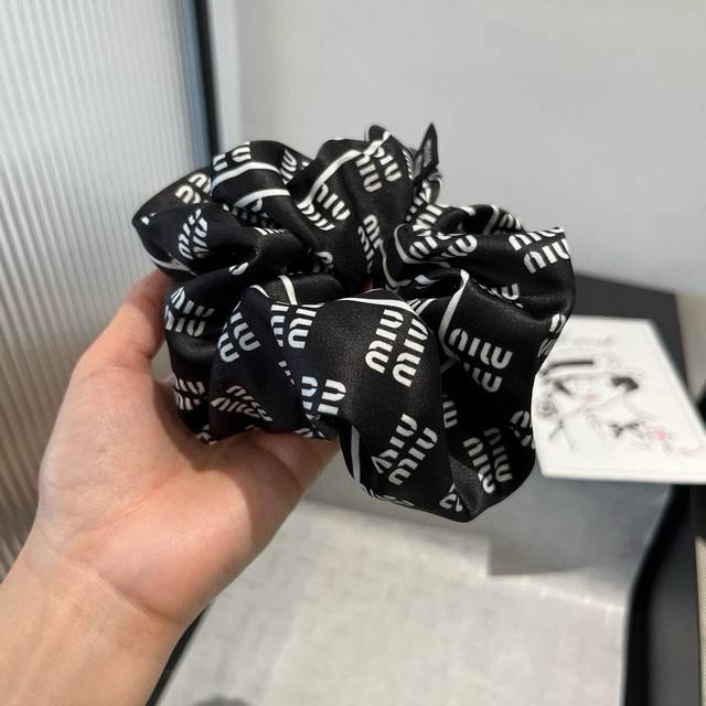 Miumiu缪缪新款发圈