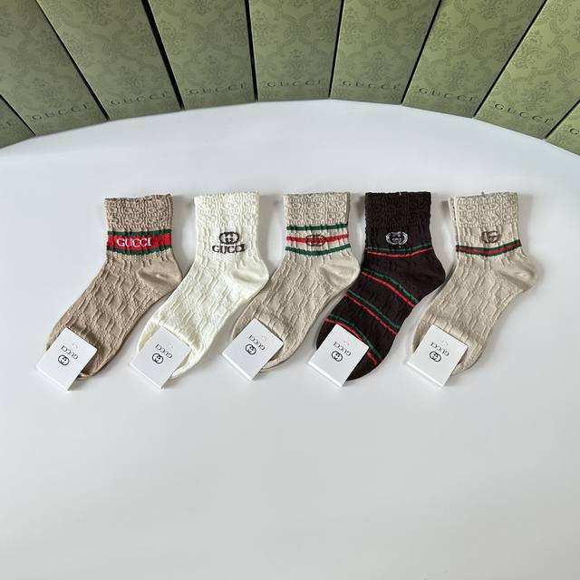 特 配专柜包装 Gucci 古驰 新款中长款堆堆袜袜子！一盒五双，专柜同步筒袜袜子，大牌出街，潮人必备超好搭