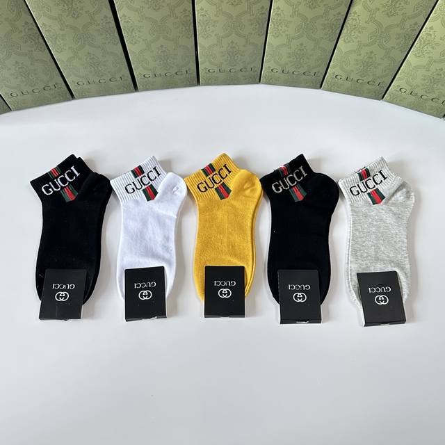 特 配专柜包装 Gucci 古驰 新款中短款堆堆袜袜子！一盒五双，专柜同步筒袜袜子，大牌出街，潮人必备超好搭