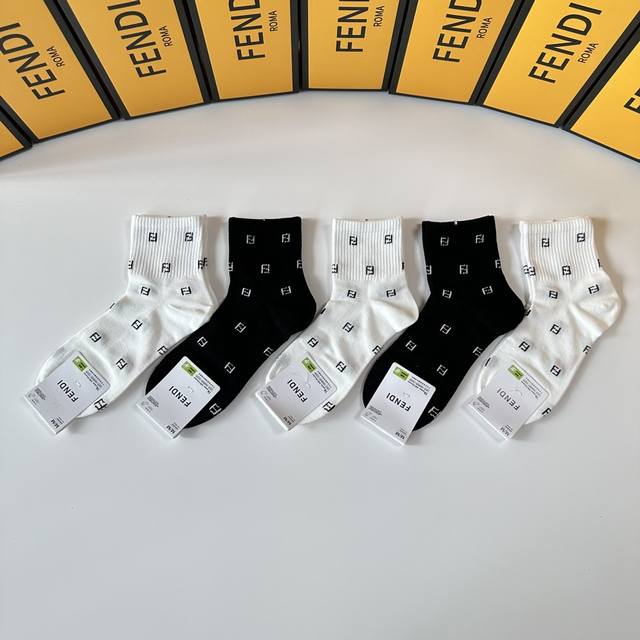 特 配包装 Fendi 芬迪 新款中筒款堆堆袜袜子！一盒五双， 专柜同步筒款袜子，大牌出街，潮人必备超好搭