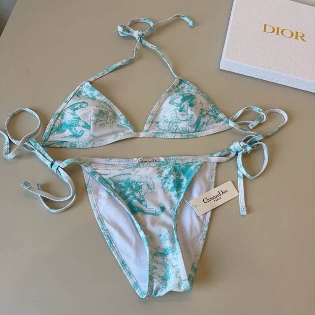 Dior迪奥 新款比基尼泳衣适合多种场景的游泳衣♀海边 游泳池 温泉 水上乐园 漂流都可以内搭外穿也完全可以 面料：透气舒适。速干弹性的游泳衣更加帖肤易清洗 S