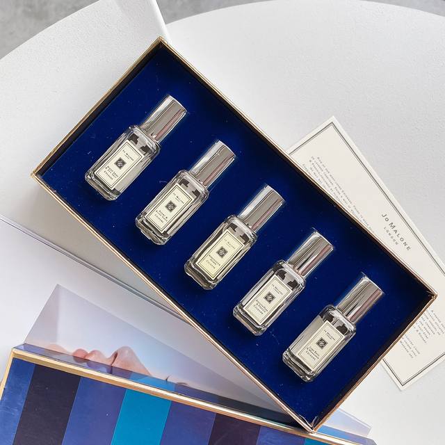 专柜品质 祖马龙香水5件套蓝色圣诞限量礼盒装5×9Ml 专柜版六角喷头 套盒包含柠檬罗勒+英国梨+忍冬与印蒿+牡丹+海盐。送礼最佳
