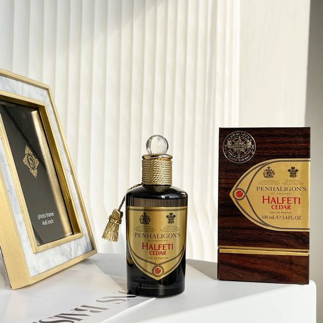 专柜品质 潘海利根 Halfeti Cedar黑玫瑰雪松 潘海利根于 年推出的Selfridge独家限定香水，中文译名黑玫瑰雪松，这是黑玫瑰系列的第三只香水，不
