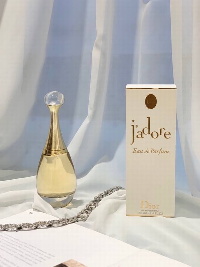 专柜品质 Dior 迪奥真我女士香水浓香型Edp 经典持久这款经典的香水，无论香氛还是瓶子的形体设计均以体现优雅、高贵风格为主调。优雅却不高高在上，个性却不至于