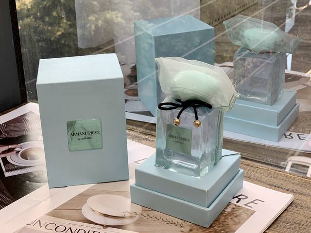 专柜品质 Armani 阿玛尼Prive高定私藏限定香水A Milano私密米兰 Ml 前调:雪松、柑橘气息、榄香 中调:薰衣草、丝柏 基调:白麝香、鸢尾浓缩物