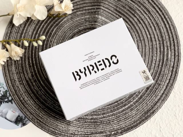 专柜品质 Byredo 白瑞德无人区玫瑰 又称 荒漠玫瑰 Ml 先被颜值吸引，其次被味道俘获。这款火了之后，市面上假货太多 但我们这里只卖正品！其实很好区分 正