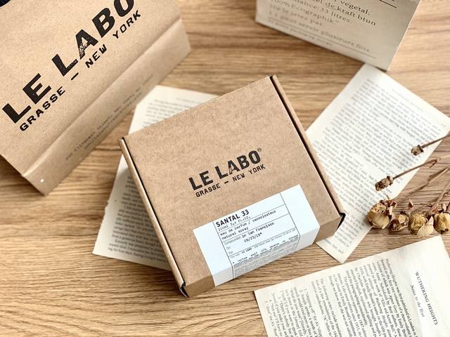 专柜品质 Le Labo实验室必须入手的33号 实验室33 檀木 段位品极味高前调：香檀木 皮革 雪松 小豆蔻中调：罗紫兰 纸莎草后调琥：珀 鸢尾花。 容量：