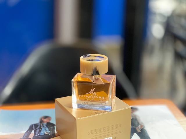 专柜品质 Burberry My巴宝莉 我的巴宝莉女士 黄色香水90Ml 香调：花香调 前调：香豌豆、佛手柑 中调：天竺葵叶、小苍兰、金榅桲 后调：大马士革玫瑰