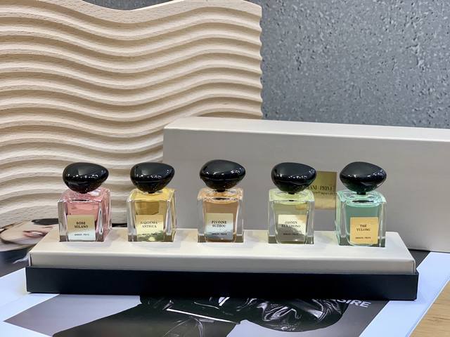 专柜品质 阿玛尼私藏香水系列小样7.5Ml五件套！内含玉龙茶 和风茉莉 米兰玫瑰 苏州牡丹 栀子麝香