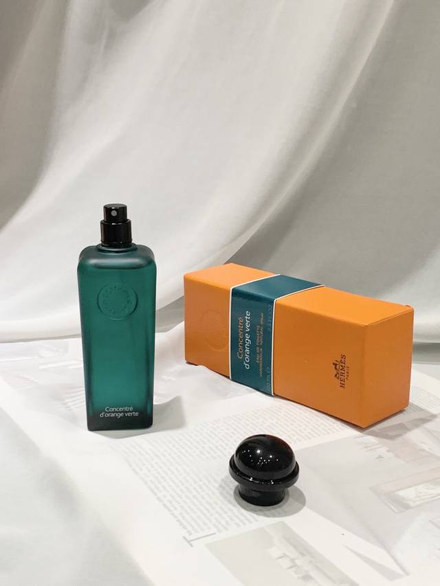 专柜品质 Hermes爱马仕橘绿之泉Edc 白敬亭女友香 早就听说这款橘绿之泉是白敬亭同款香，一直特别好奇小白用的是什么味道，前几天去丝芙兰试了一下，当场就被击