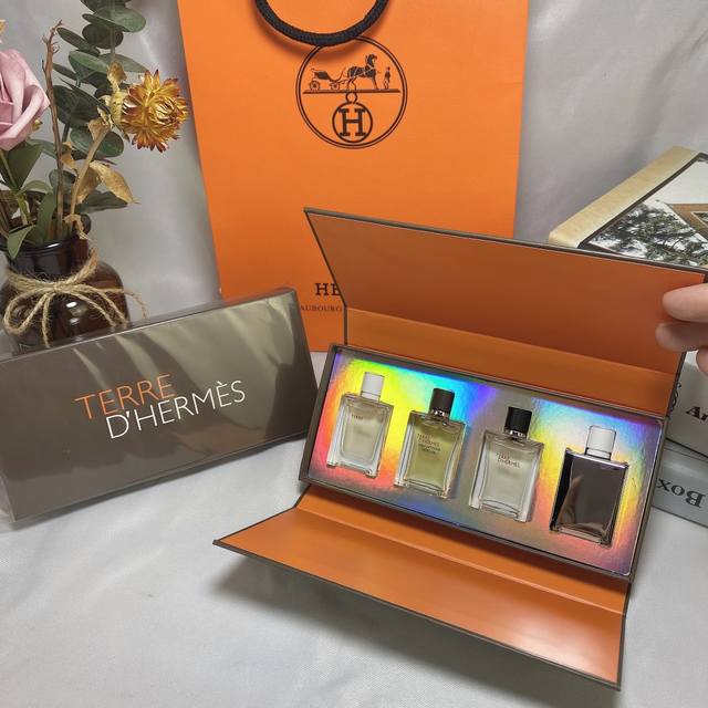 专柜品质 Q版Hermes爱马仕Terre大地香水旅行装四件套礼盒 每瓶 5Ml 方便携带~迷你小样，喷头，超级好闻的男香 超越众多男提香N多～气质型男人的味道