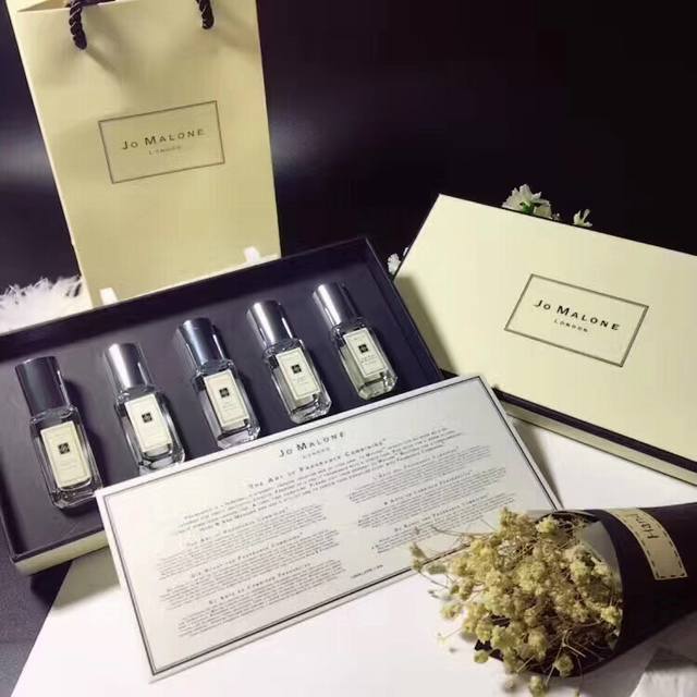 专柜品质 祖马龙香水五件套白瓶 青柠檬桔＋橙花＋蓝风铃＋黑莓＋英国梨 9Ml 喷头X5支装到货祖玛龙古龙香水套装～9Ml，隐形管，进口喷头