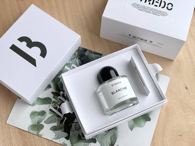 专柜品质 Byredo Blanche 白色浪漫 Ml 这支也是典型的花香，偏小姑娘一点点，又有一点复古的感觉，是该品牌推出的第八款香水，名字取自公司创始人 B
