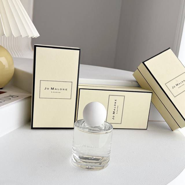 专柜品质 Jo Malone 祖马龙 限定合欢花..花开香水 祖马龙 限定花香系列～ 五月份才上架 这次祖马龙推出了三款全新香水、主打5月份的浓浓的花香味道 合