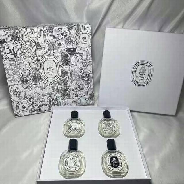 专柜品质 Diptyque蒂普提克白标中样四件套香水30Ml，带喷头，味道分别为:白标杜桑，白标无花果，白标檀道，白标水中影 设计轻便小巧 可轻松放入手袋 随时