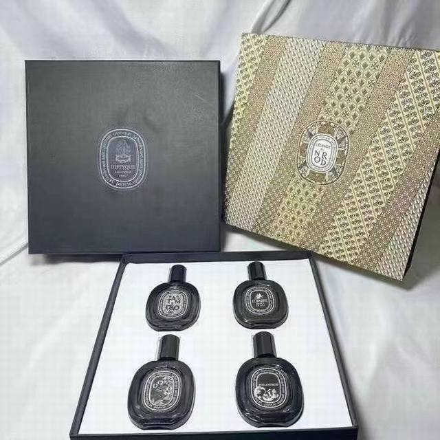 专柜品质 Diptyque蒂普提克黑标中样四件套香水30Ml，带喷头，味道分别为:黑标杜桑，黑标无花果，黑标檀道，黑标水中影 设计轻便小巧 可轻松放入手袋 随时