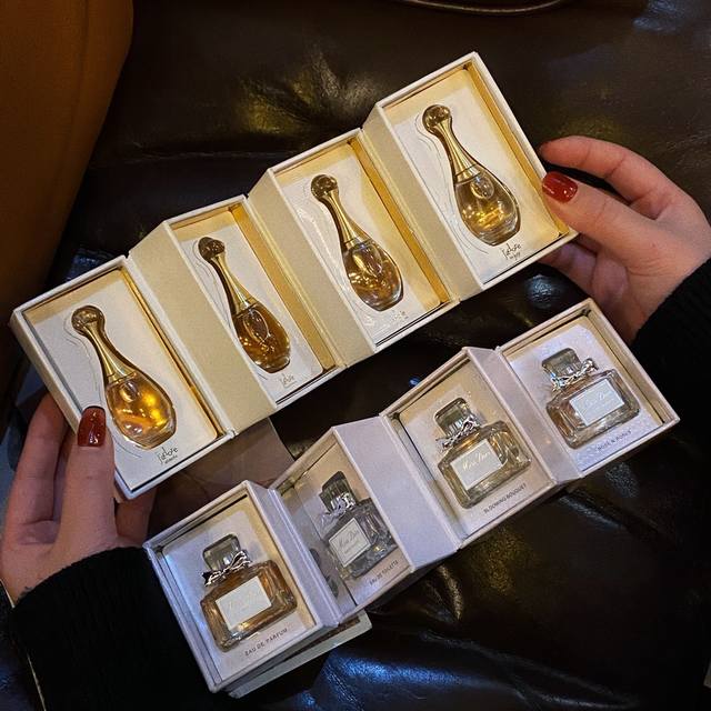 专柜品质 迪奥小姐姐浪漫花语 要用香味诠释表达 在我库存的所有的香水中独钟爱迪奥先生为亚洲女生打造的 不仅仅只有对花卉的理解 也有对香味的钟情