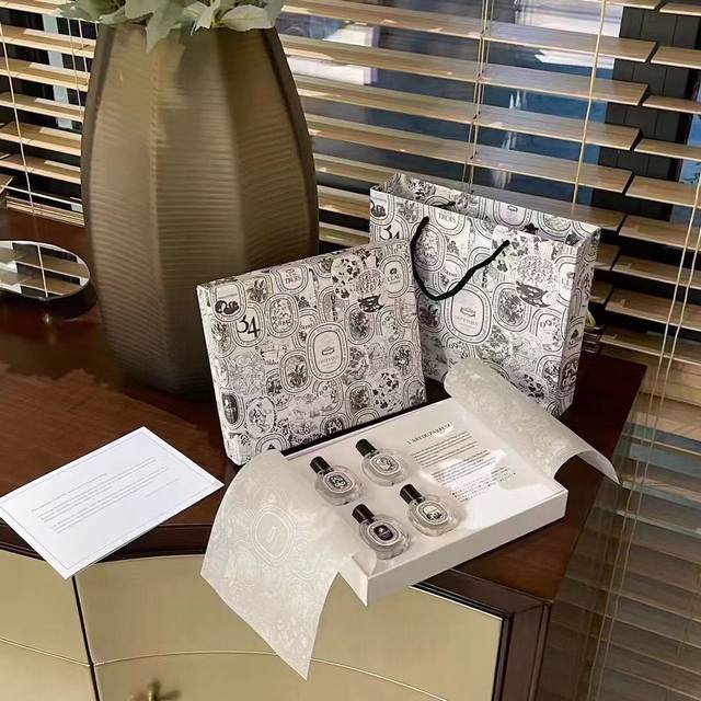 专柜品质 香水四件套 香水控必入 小众不撞香 男女通用 蒂普提克皇牌香水都在此啦 Diptyque 蒂普提克香水香水小样套装 尤其他家的檀道 杜桑真的是万年推