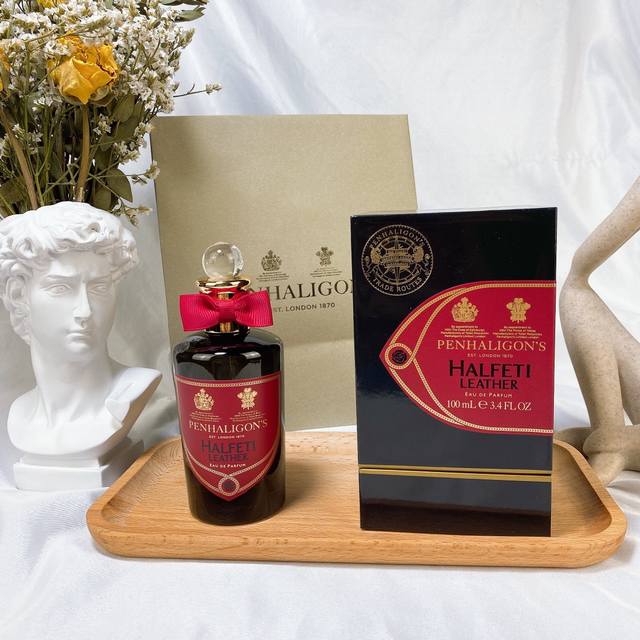 专柜品质 黑玫瑰皮革香水 Penhaligon‘S 潘海利根 Halfeti Leather 黑玫瑰皮革香水 Ml 这是一款带着东方气息的深邃香气，基于木质和辛