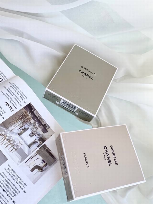专柜品质 Chanel香奈儿嘉柏丽尔香水 Gabrielle 1 原版嘉柏丽尔 Gabrielle 香调：花香调 前调：橘子 葡萄柚 黑加仑 中调：晚香玉 依兰