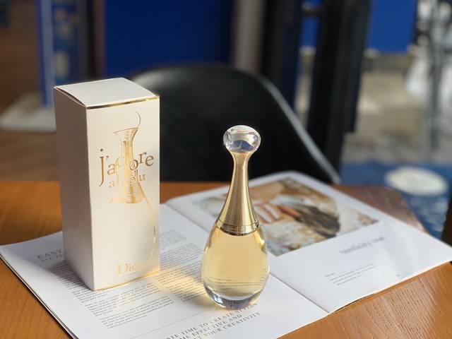 专柜品质 真我纯香的前调：大马士革玫瑰，中调：双瓣茉 莉，基调：印度晚香玉。我钟意她的最主要原因是 对茉莉花香的偏爱 桂花花香和白兰花香也是我的 最爱，我还曾经