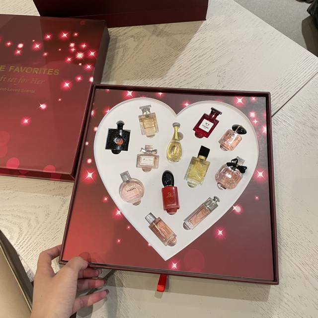 专柜品质 1：一见倾心十二件套香水 送礼还在愁送什么的吗 看这里 闺蜜 情侣必备 女生的最爱