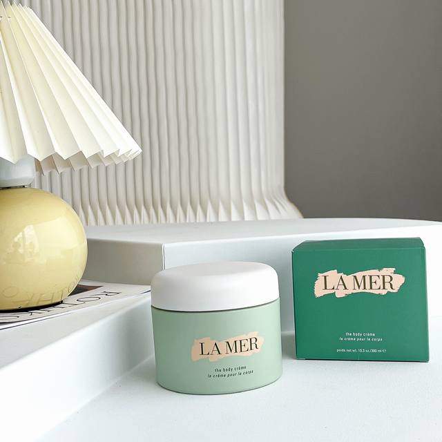 专柜品质 Lamer超性价比产品～～身体乳，大干皮必备 我的身体是超级沙漠皮，一到冬天就特别受不了，抹自己像摸树皮一样，好恶心。尤其是在北京，家里地暖十月中就开